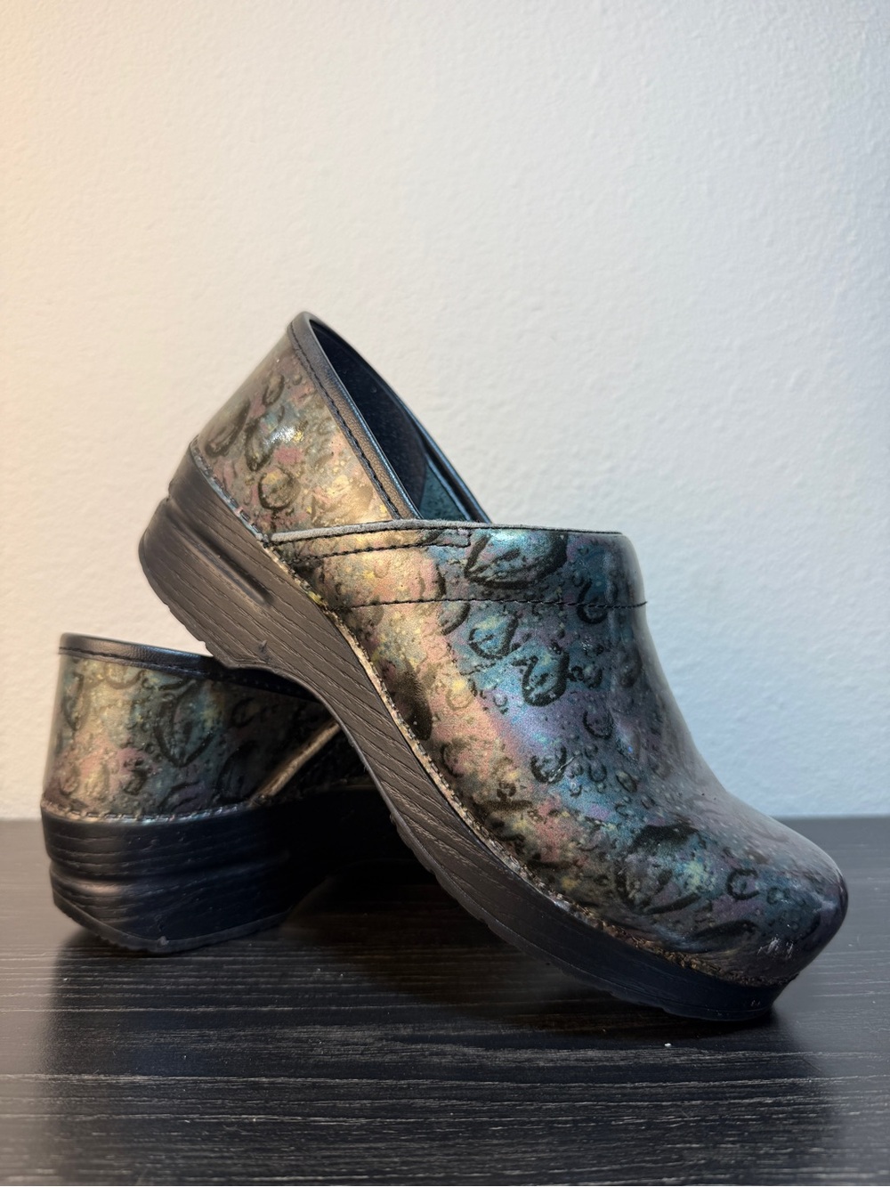 Dansko Women’s Multicolor Leather Slip-On Clogs Comfort Slip Resistant 7.5